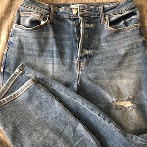 Highly waisted mom jeans